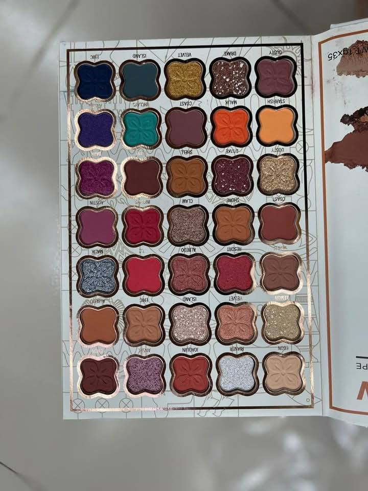 6 in 1 Sheglam Beauty Book Makeup Kit